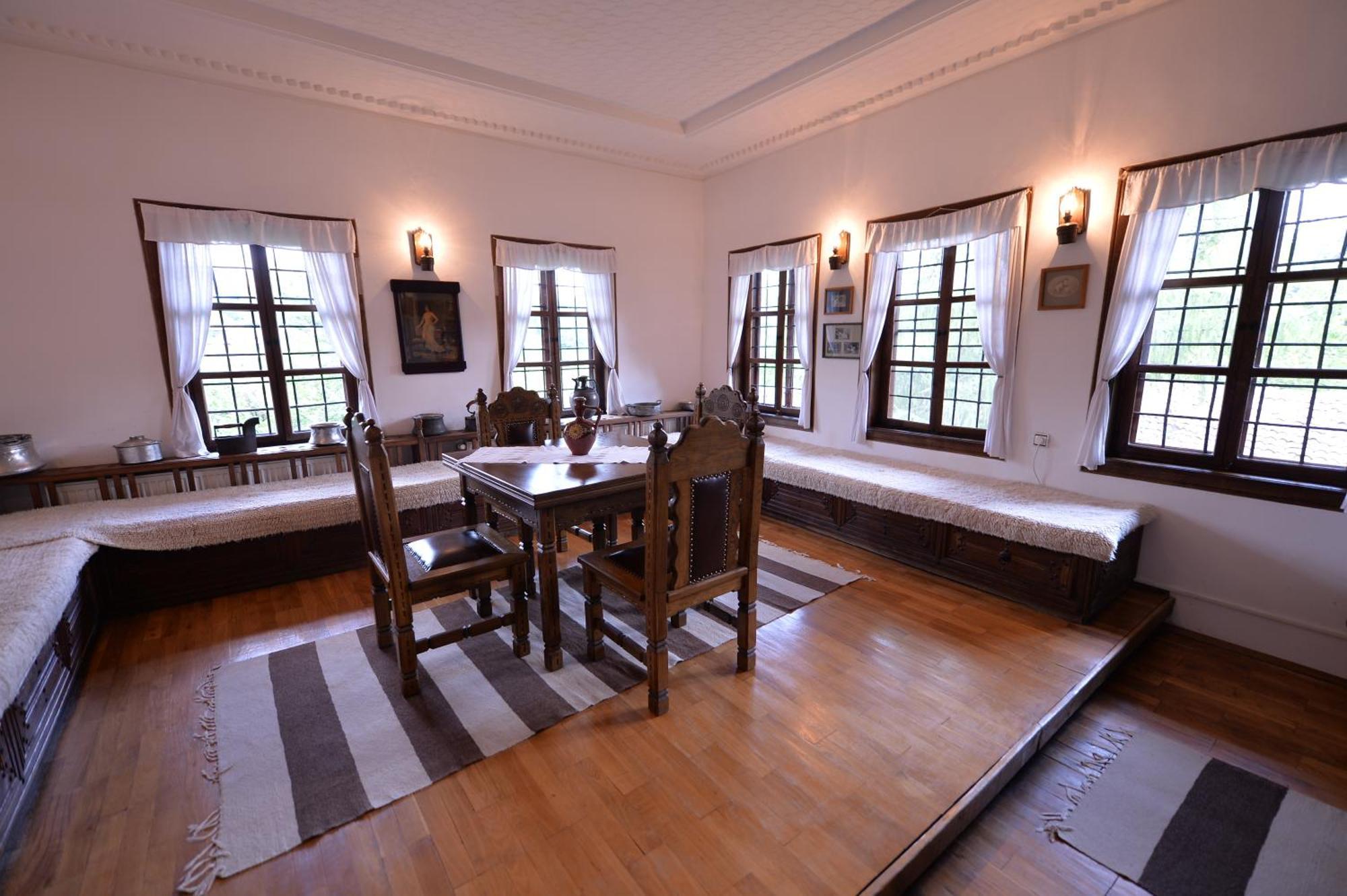 Arbanashki Han Hotelcomplex Arbanasi Quarto foto